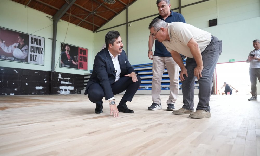 YENİŞEHİR KAPALI SPOR SALONUNUN ZEMİNİ YENİLENİYOR