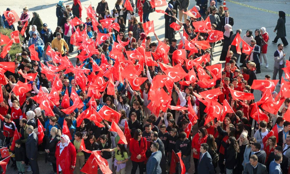 CUMHURİYET COŞKUSU YENİŞEHİR’İ SARDI