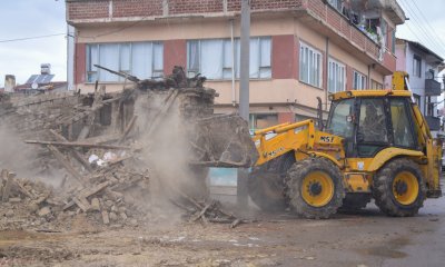 YENİŞEHİR’DE METRUK BİNALAR YIKILIYOR
